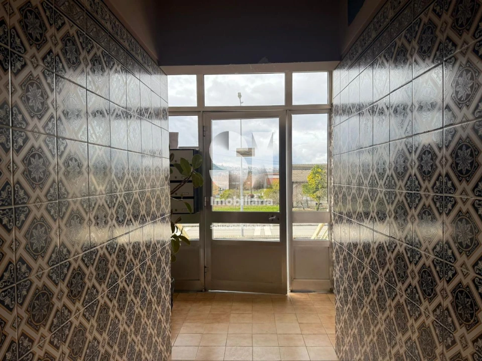 Apartamento T2 para Venda em Abraveses Foto 11