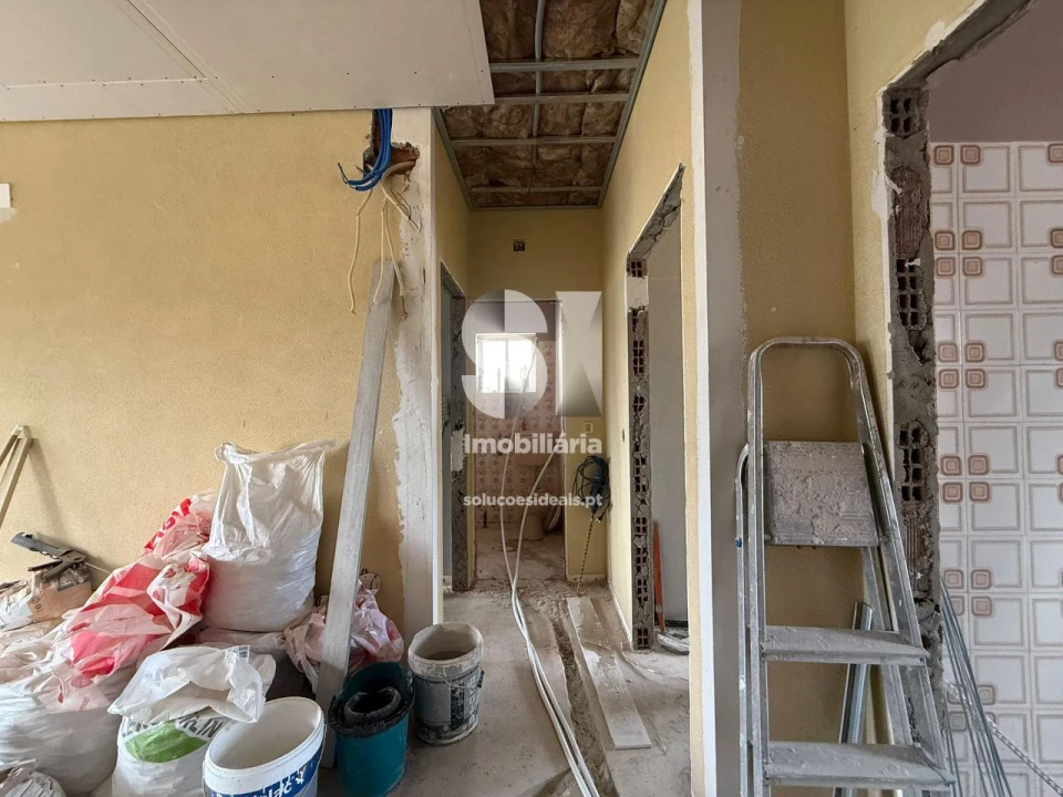 Apartamento T2 para Venda em Abraveses Foto 19