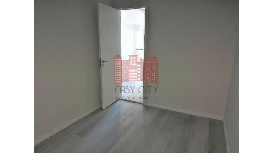 Apartamento T2 para Venda em Benfica Foto 5