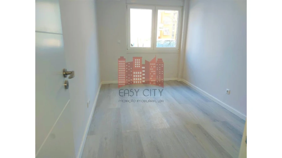 Apartamento T2 para Venda em Benfica Foto 11