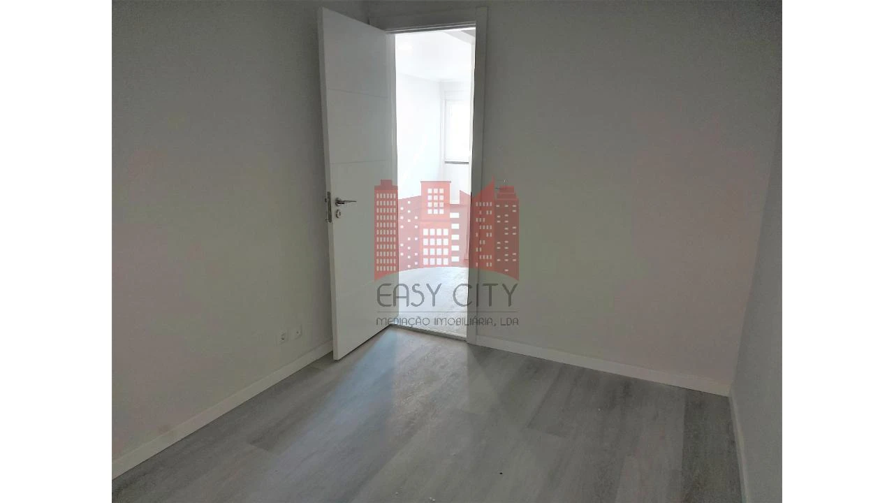 Apartamento T2 para Venda em Benfica Foto 5