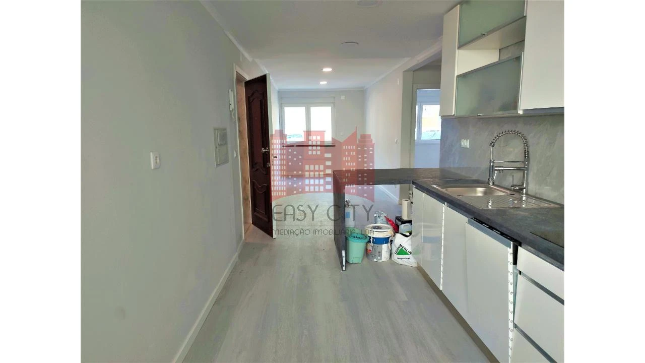 Apartamento T2 para Venda em Benfica Foto 1