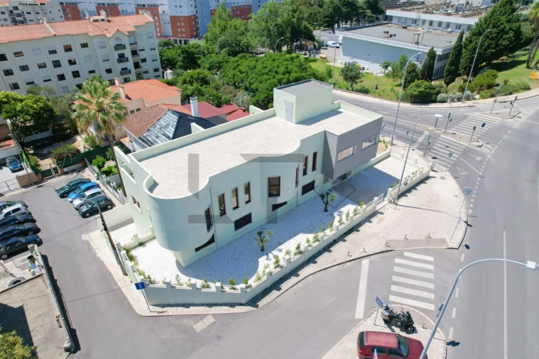 Prédio para Arrendamento em Alfragide Foto 81