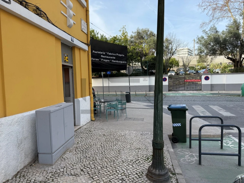 Loja para Arrendamento em São Domingos de Benfica Foto 8