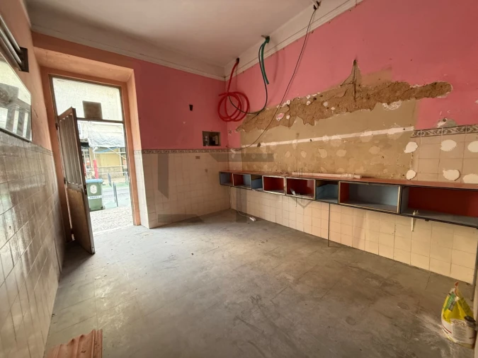 Loja para Arrendamento em São Domingos de Benfica Foto 6