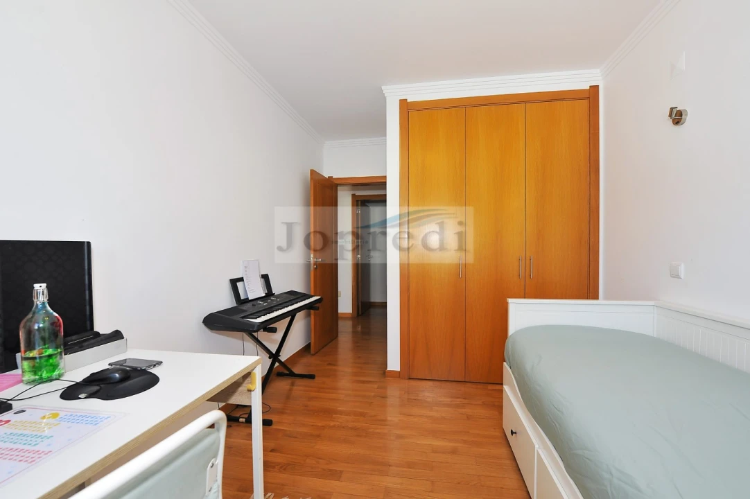 Moradia T4 para Venda em São Domingos de Rana Foto 17