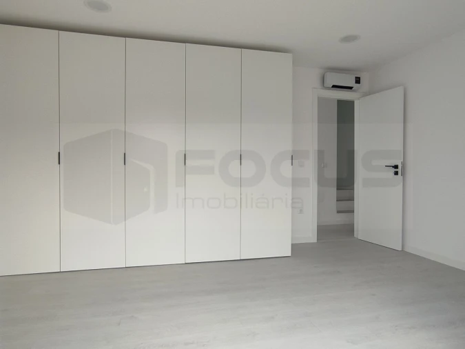 Moradia T4 para Venda em Oliveirinha Foto 19