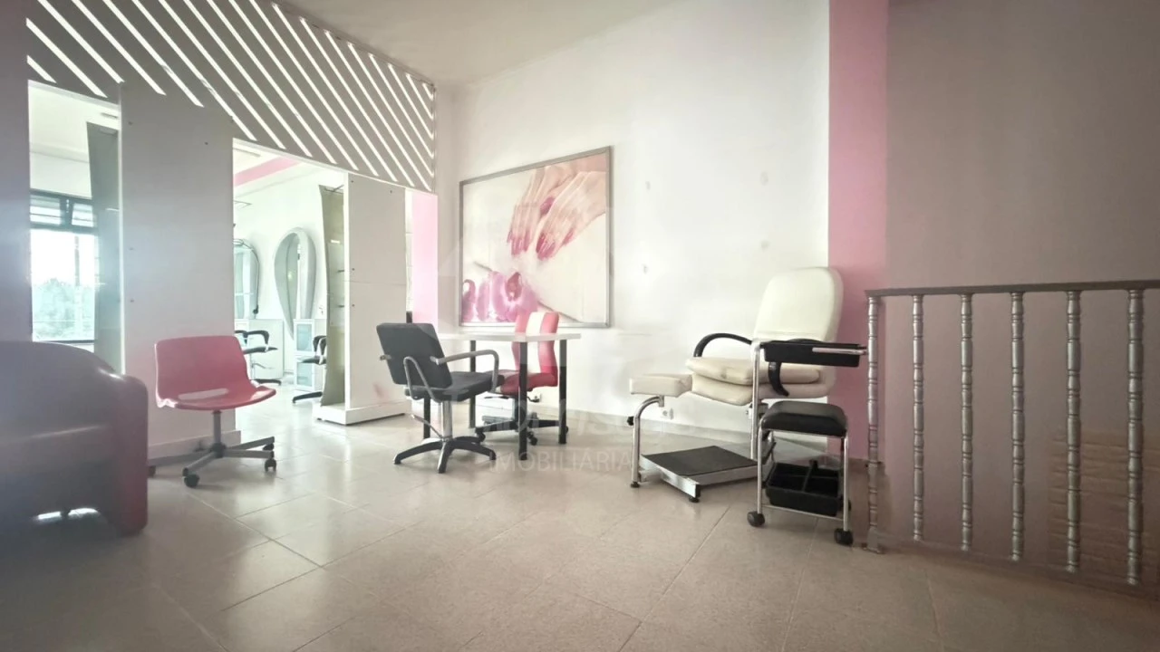 Loja para Venda em Santa Iria de Azoia, São João da Talha e Bobadela Foto 14