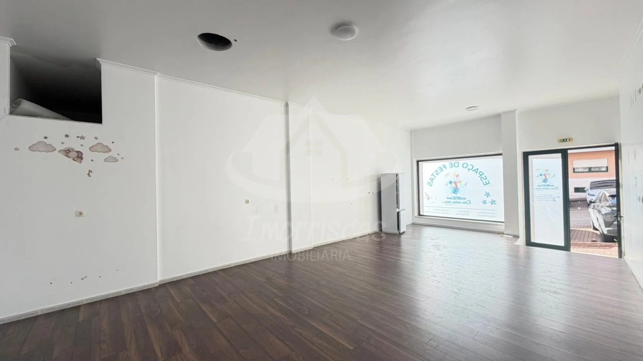 Loja para Arrendamento em Póvoa de Santa Iria e Forte da Casa Foto 3