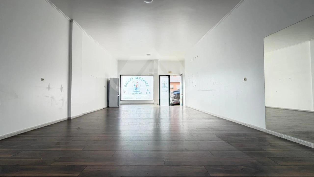 Loja para Arrendamento em Póvoa de Santa Iria e Forte da Casa Foto 1