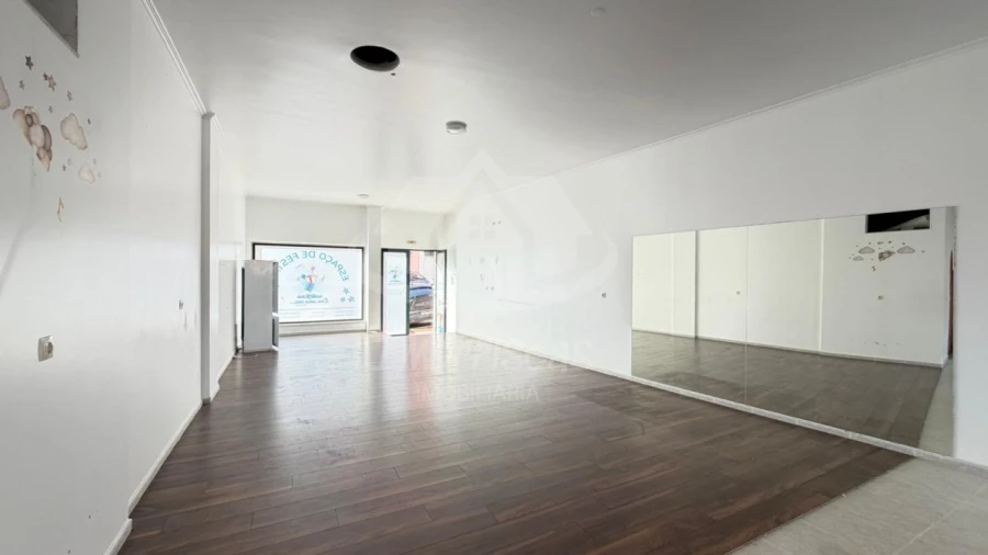 Loja para Arrendamento em Póvoa de Santa Iria e Forte da Casa Foto 4