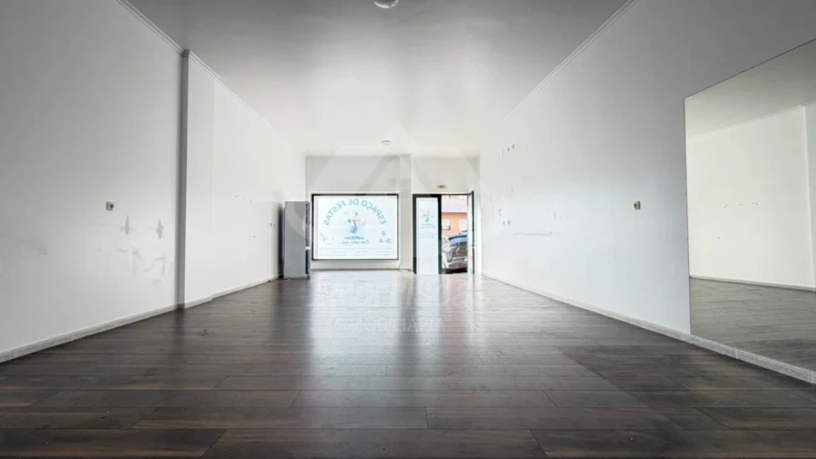 Loja para Arrendamento em Póvoa de Santa Iria e Forte da Casa