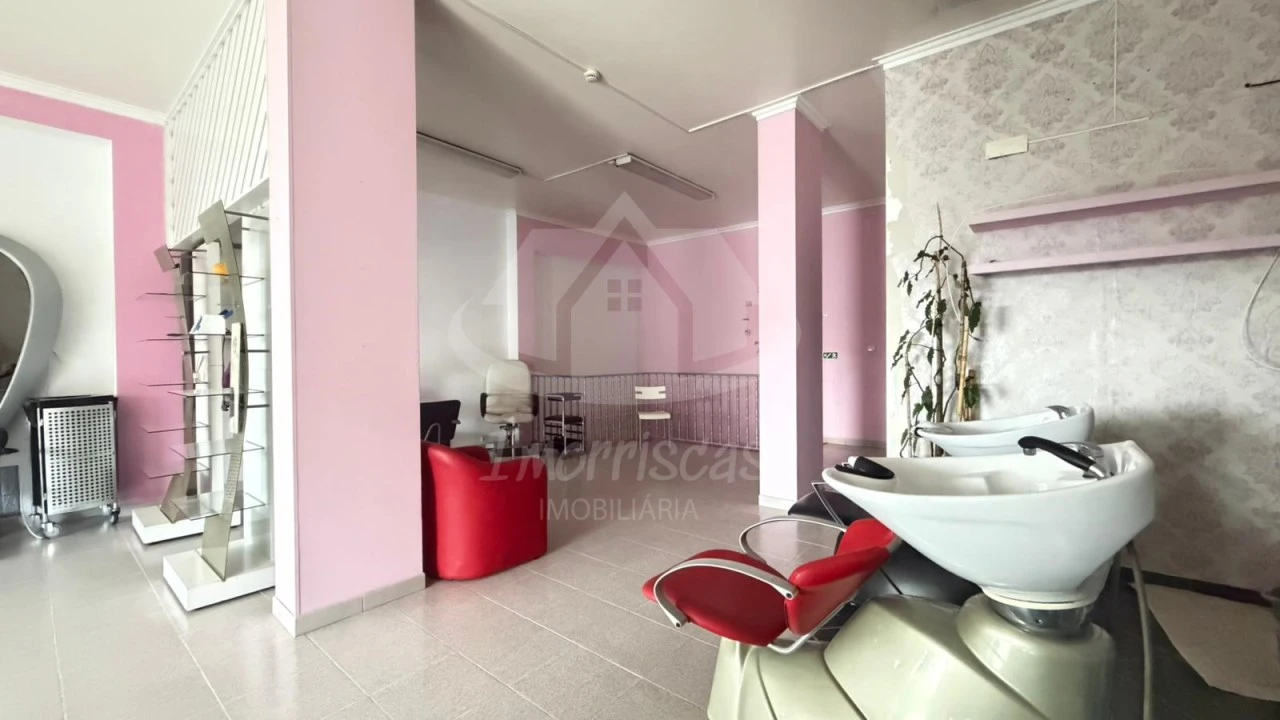 Loja para Arrendamento em Santa Iria de Azoia, São João da Talha e Bobadela Foto 10