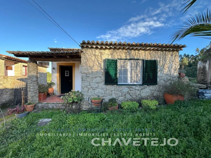 Moradia T2 para Venda em Serra e Junceira