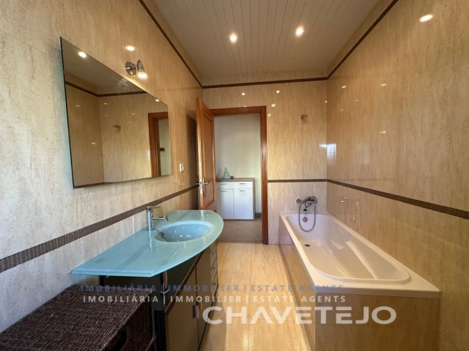 Moradia T4 para Venda em São João Baptista e Santa Maria dos Olivais Foto 11