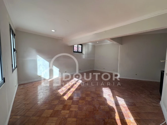 Moradia T3 para Venda em Funchal (Santa Luzia) Foto 4