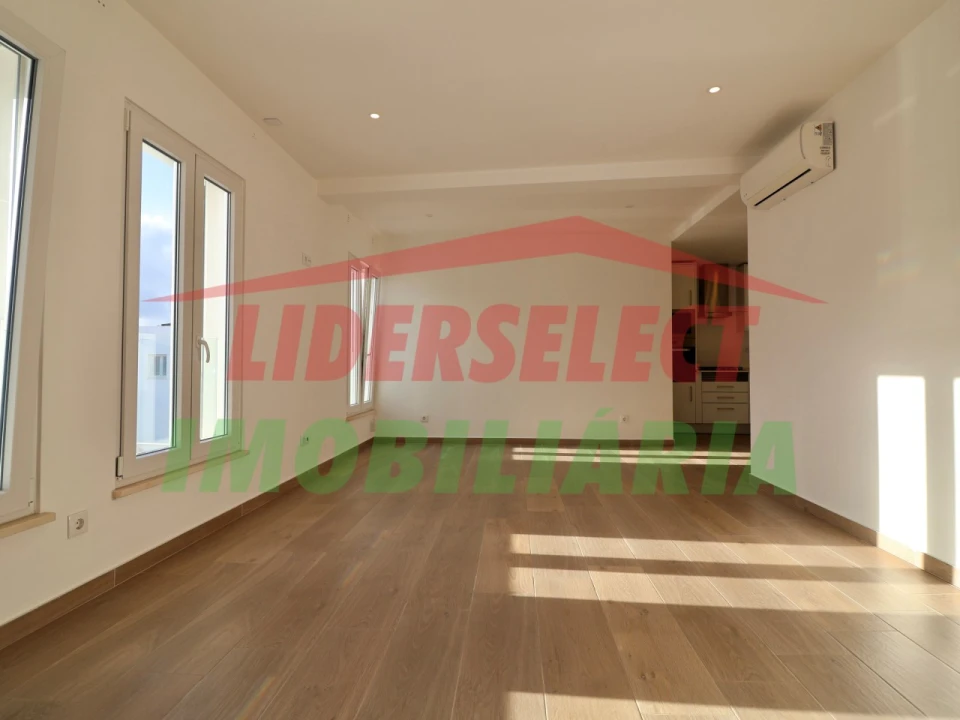 Apartamento T1 para Venda em Santa Maria, São Pedro e Matacães Foto 2