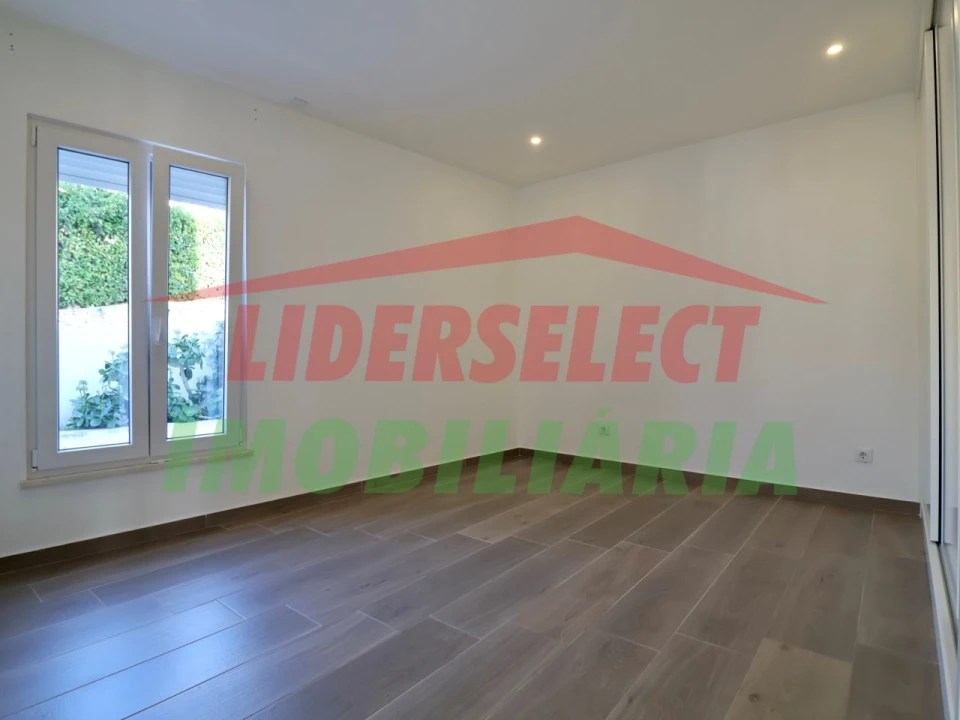 Apartamento T1 para Venda em Santa Maria, São Pedro e Matacães Foto 13