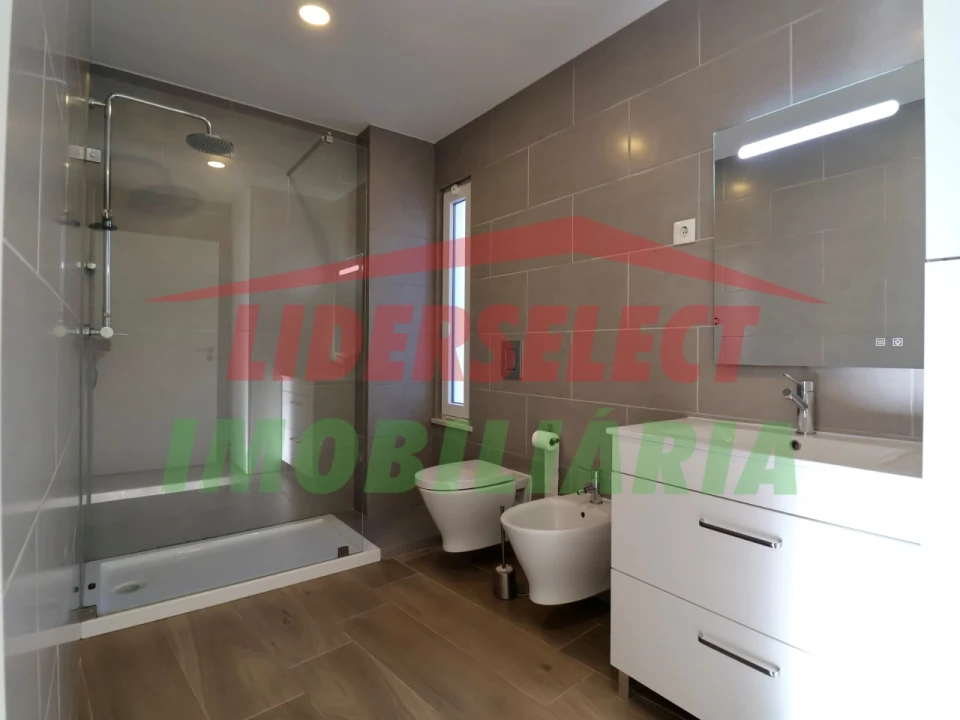 Apartamento T1 para Venda em Santa Maria, São Pedro e Matacães Foto 18