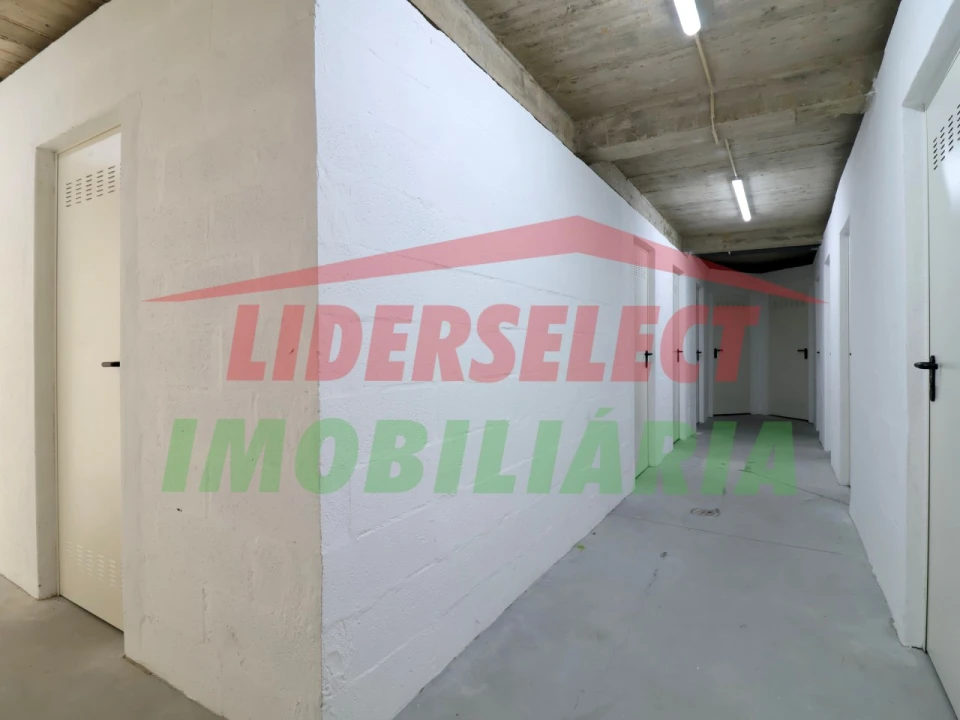 Apartamento T1 para Venda em Santa Maria, São Pedro e Matacães Foto 22