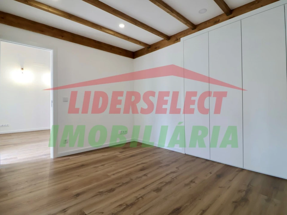 Moradia T1 para Venda em Silveira Foto 9