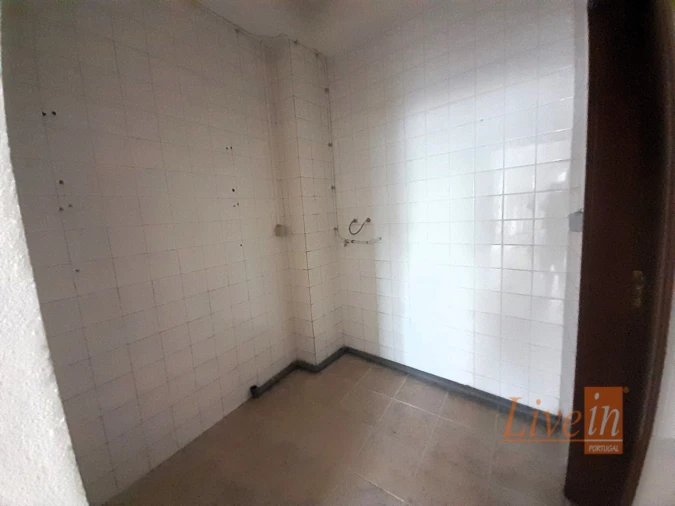 Loja para Arrendamento em Igreja Nova e Cheleiros Foto 4