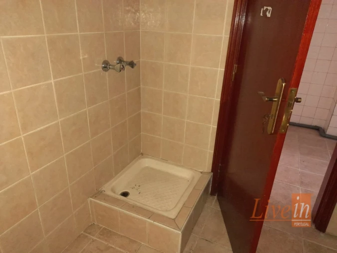 Loja para Arrendamento em Igreja Nova e Cheleiros Foto 7