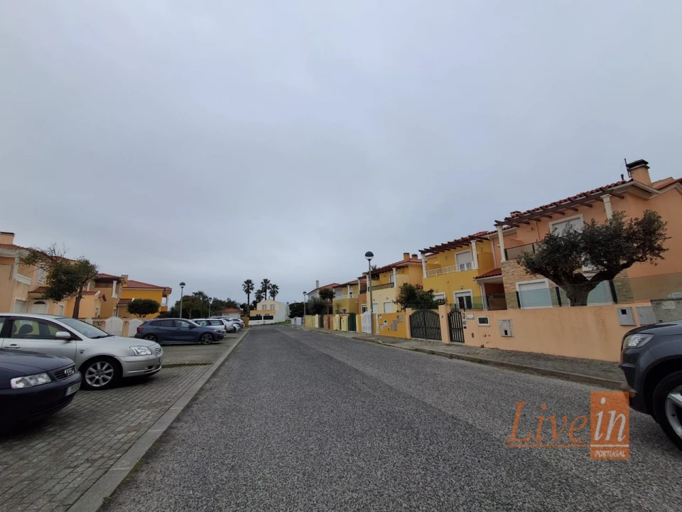 Moradia T3 para Venda em Silveira Foto 48