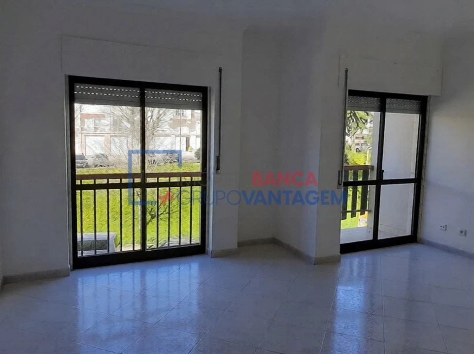 Apartamento T3 para Venda em Rio de Mouro Foto 4