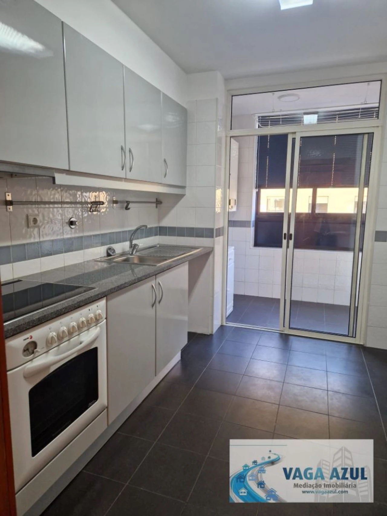 Apartamento T2 para Arrendamento em Ramalde Foto 2