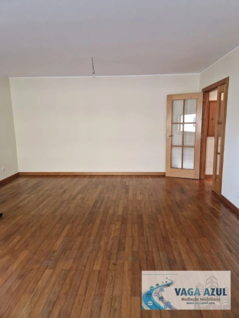Apartamento T2 para Arrendamento em Ramalde