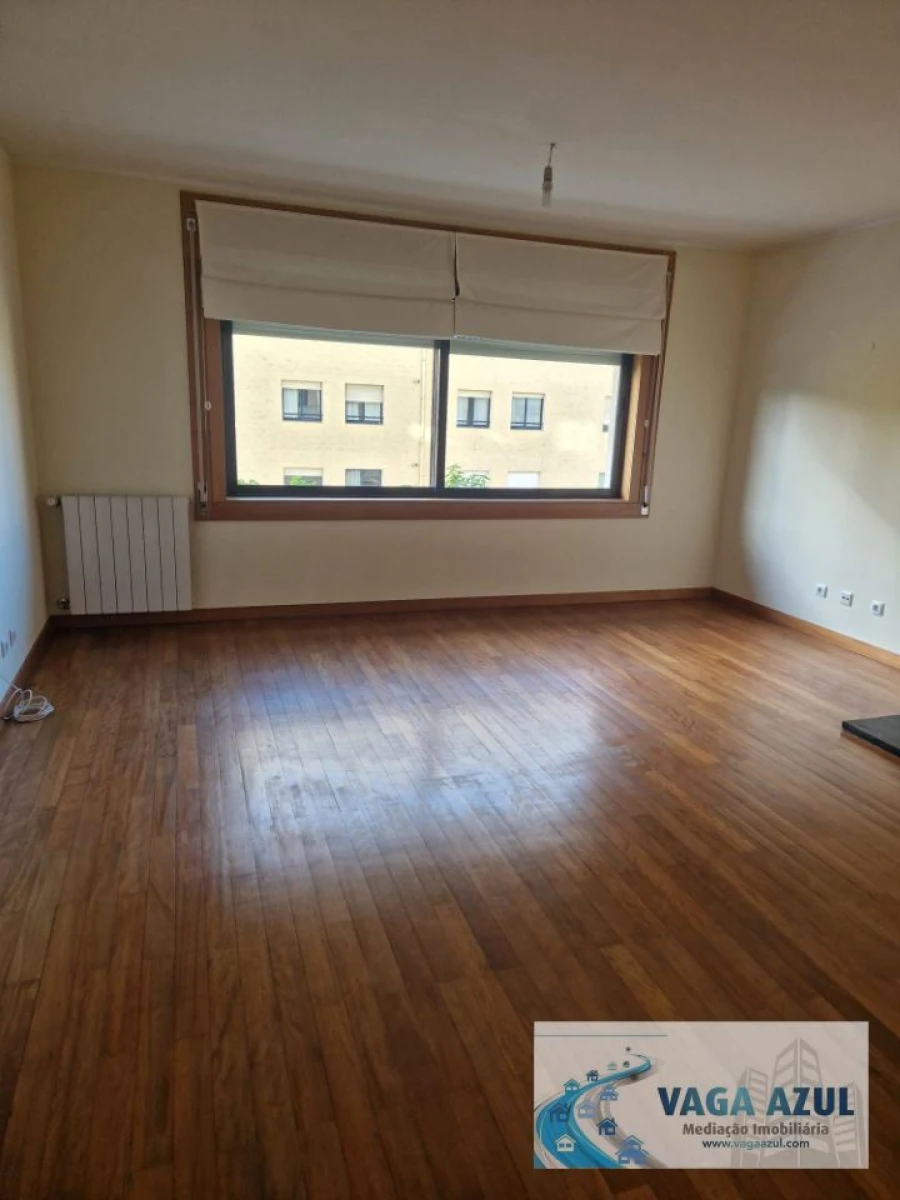 Apartamento T2 para Arrendamento em Ramalde Foto 5