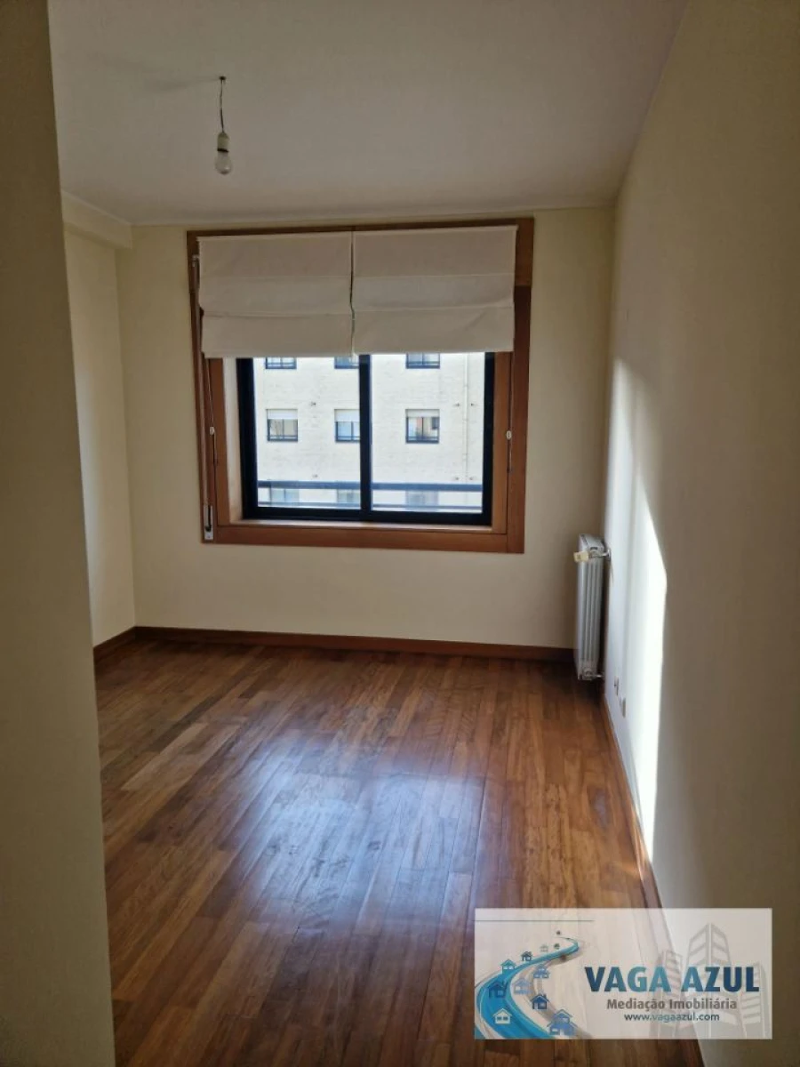 Apartamento T2 para Arrendamento em Ramalde Foto 9