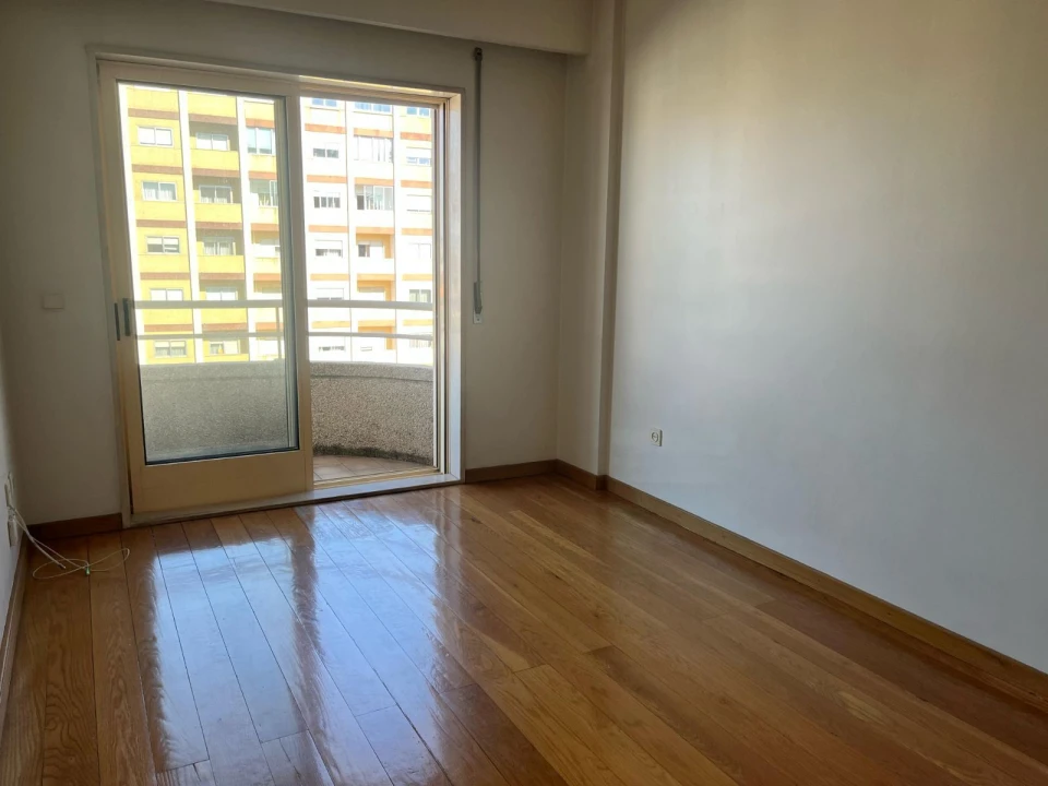Apartamento T1 para Arrendamento em Arcozelo Foto 6