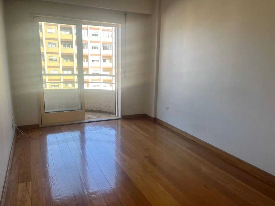 Apartamento T1 para Arrendamento em Arcozelo Foto 13