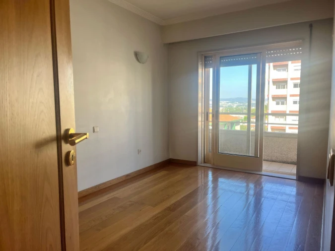 Apartamento T1 para Arrendamento em Arcozelo Foto 3