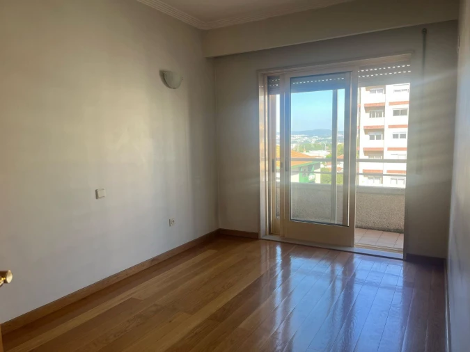 Apartamento T1 para Arrendamento em Arcozelo Foto 4