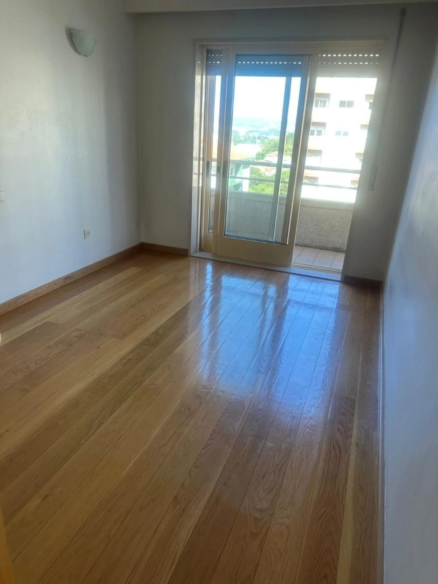 Apartamento T1 para Arrendamento em Arcozelo Foto 12