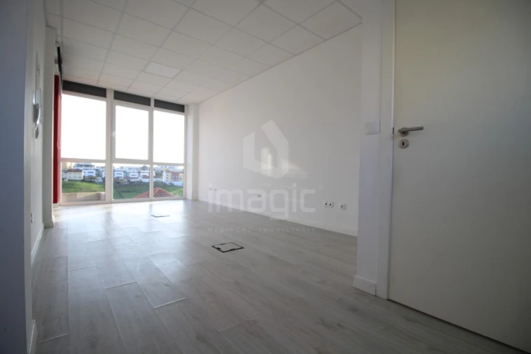 Loja para Arrendamento em Mafra Foto 1