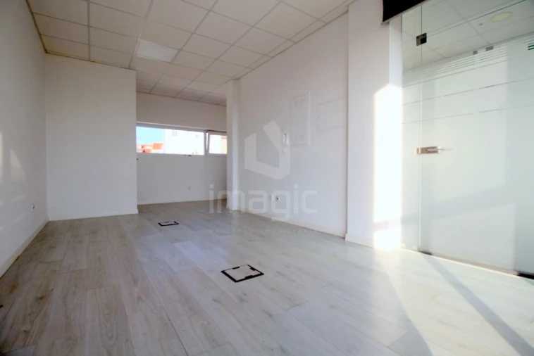 Loja para Arrendamento em Mafra Foto 2