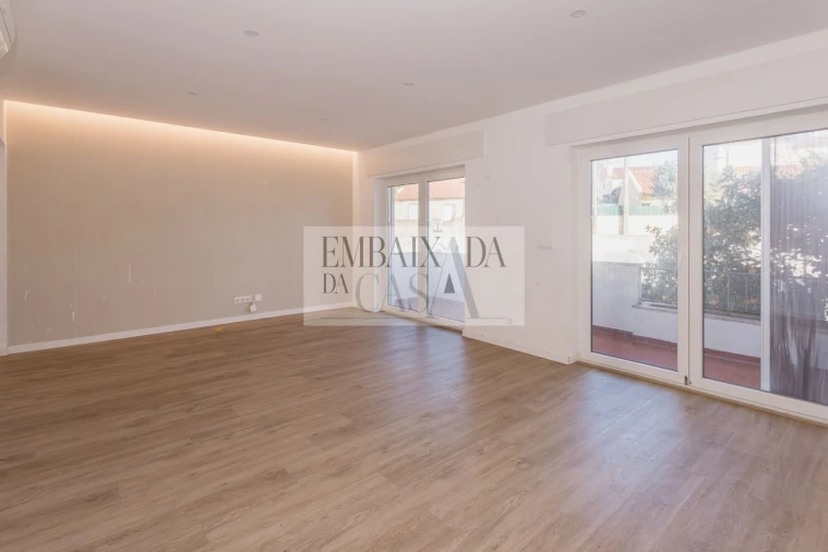 Moradia T3 para Venda em Carcavelos e Parede Foto 3