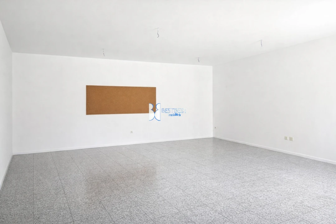 Loja para Arrendamento em Bougado (São Martinho e Santiago) Foto 3