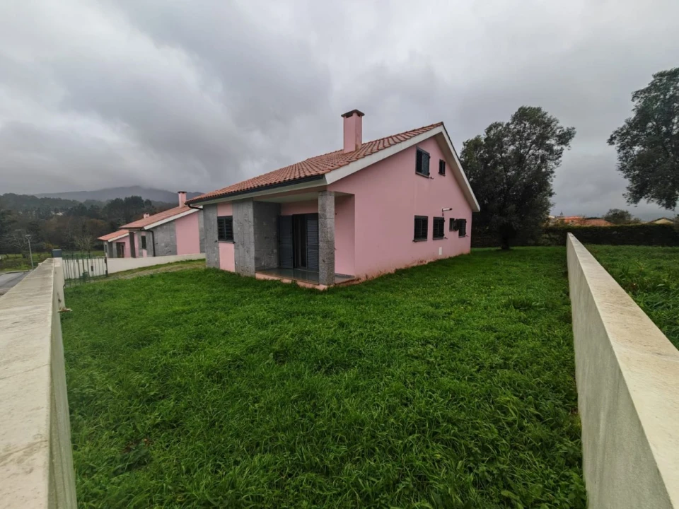 Moradia T4 para Venda em Vila Nova de Cerveira e Lovelhe Foto 1