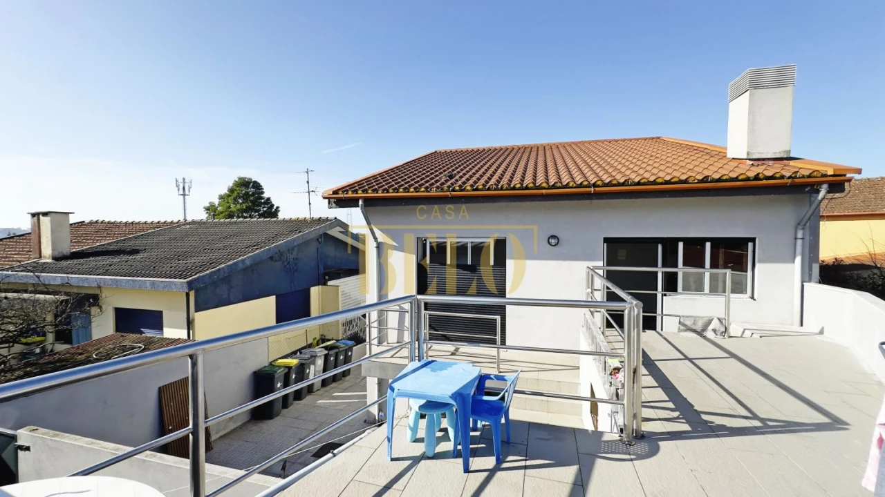 Moradia T8 para Venda em Milheiros Foto 32