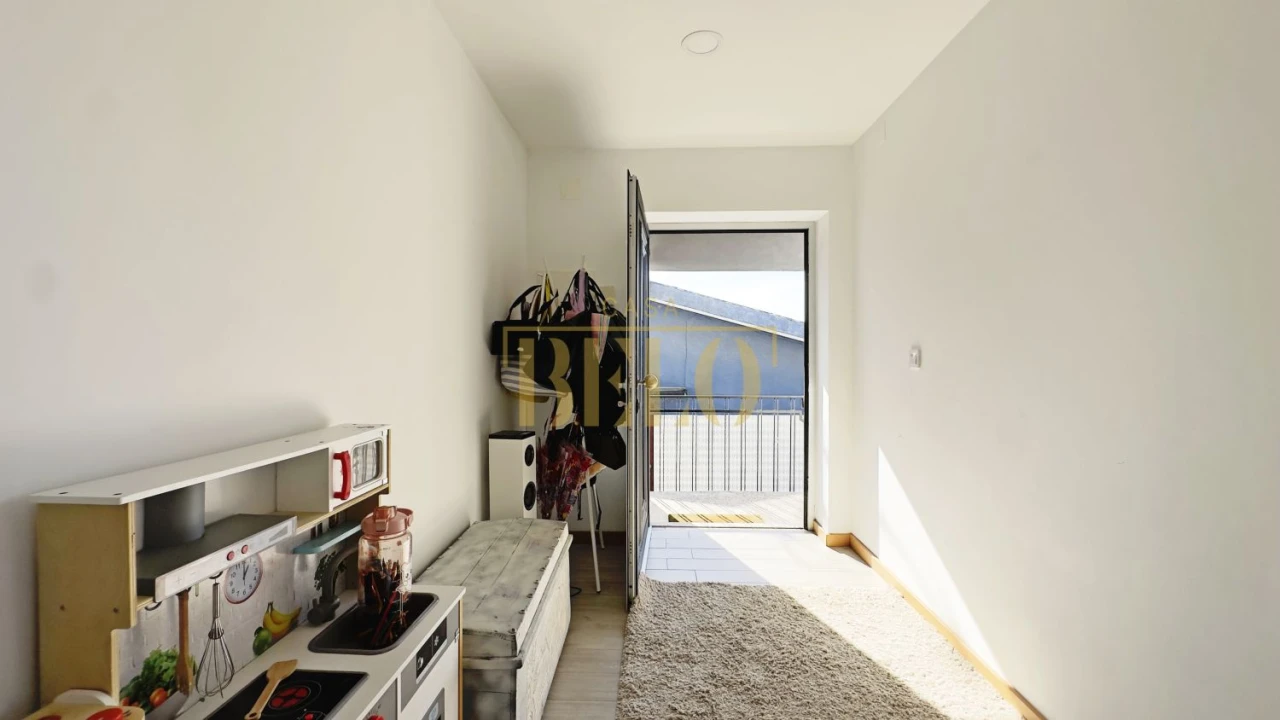 Moradia T8 para Venda em Milheiros Foto 51