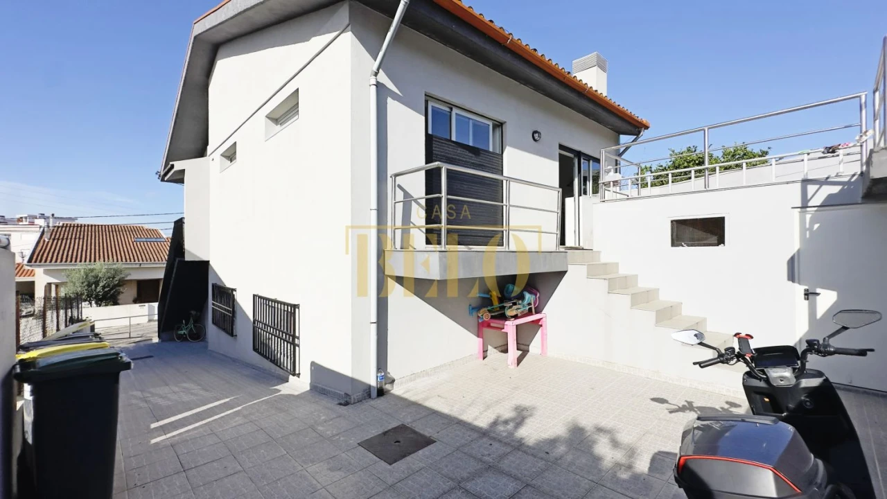 Moradia T8 para Venda em Milheiros Foto 30