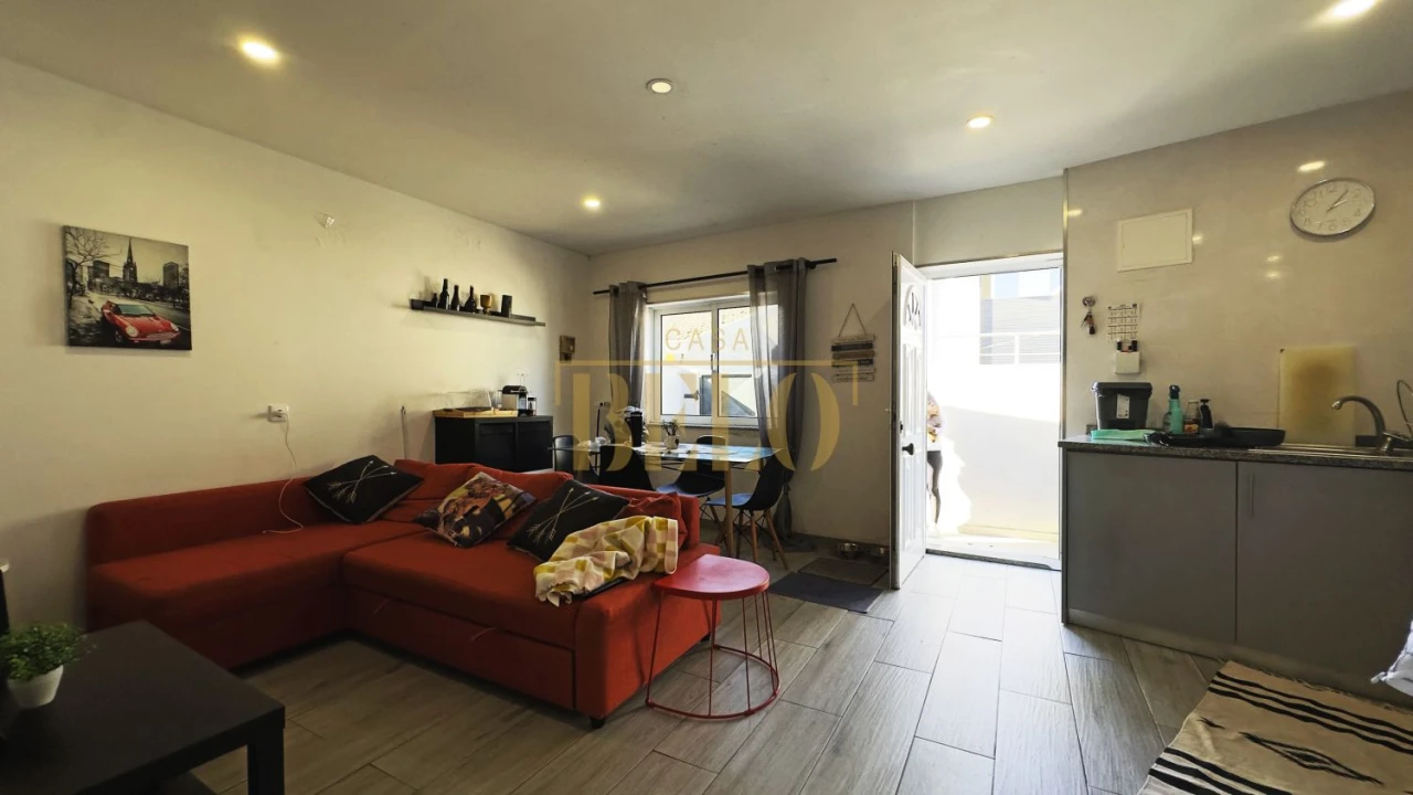 Moradia T8 para Venda em Milheiros Foto 23