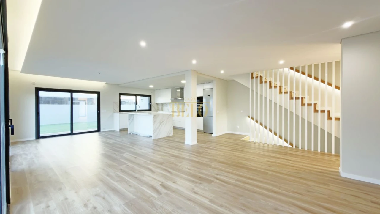 Moradia T3 para Venda em Nogueira e Silva Escura Foto 7