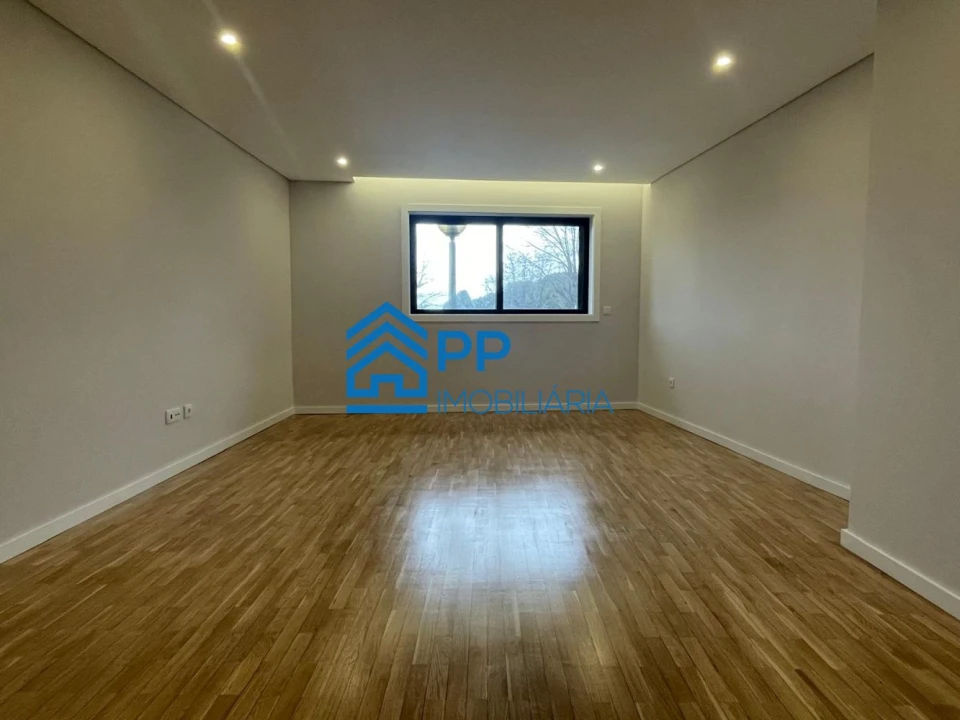 Apartamento T2 para Venda em São Mamede de Infesta e Senhora da Hora Foto 2