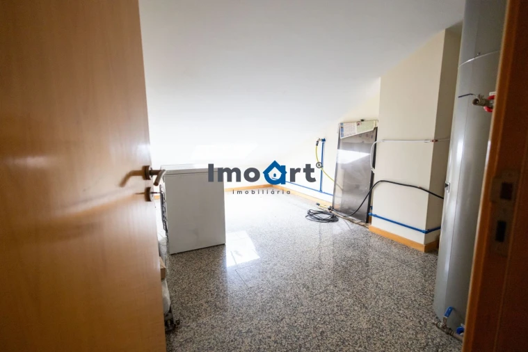 Moradia T3 para Venda em Argoncilhe Foto 44